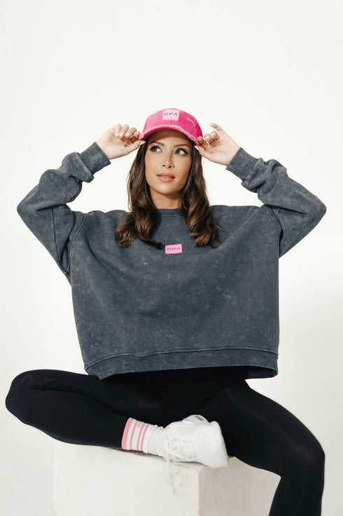 Modelka má M/L (164,5cm , 52kg)