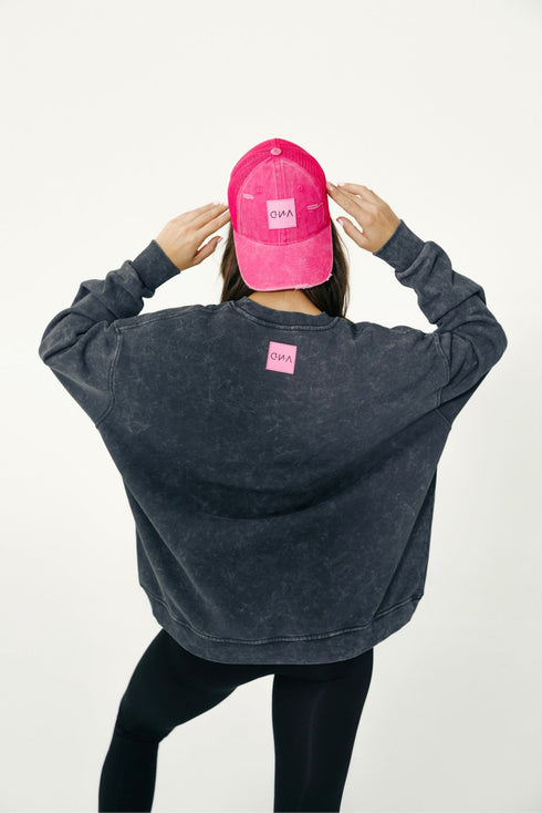 Modelka má M/L (164,5cm , 52kg)